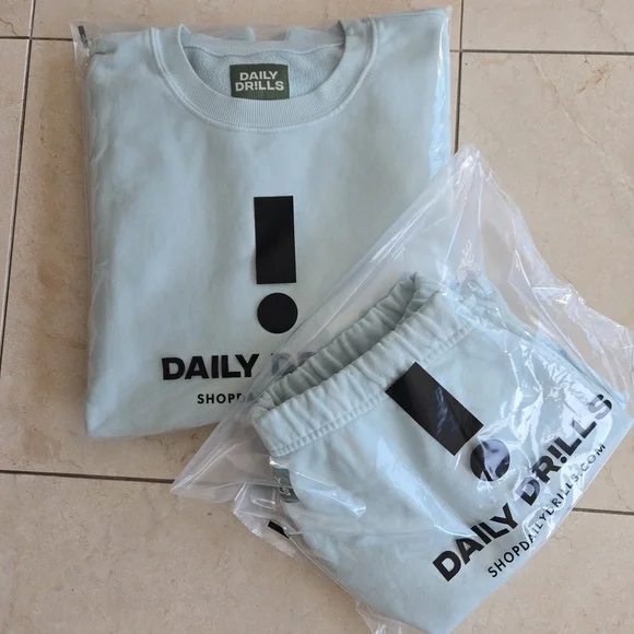Daily Drills OVERSIZED Sweatshirts & SWEATSHORTS Set, Surf, xs/small, NEW - Picture 7 of 7